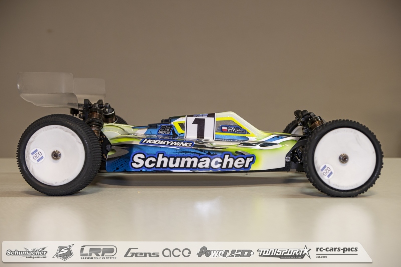 Unter-the-Hood-Michal-Orlowski-Schumacher-2WD-1-von-31
