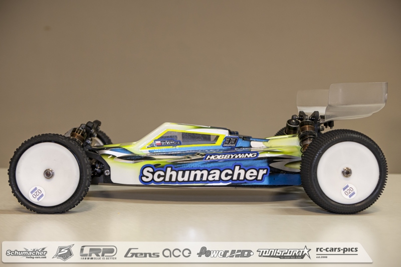 Unter-the-Hood-Michal-Orlowski-Schumacher-2WD-3-von-31